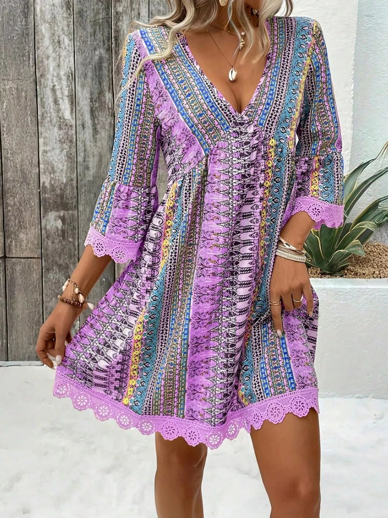 Vestido estampado con cuello en V y corte A