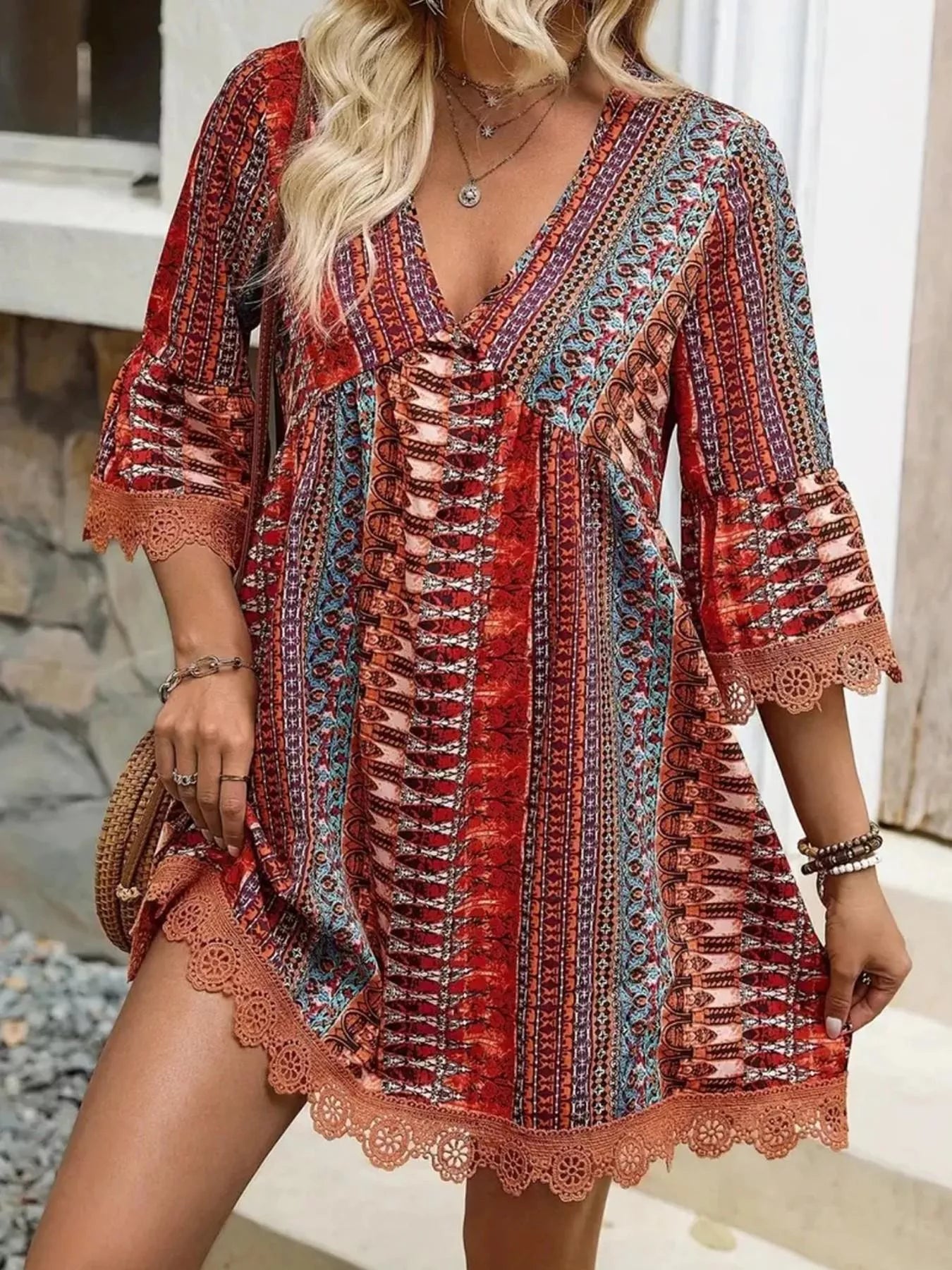 Vestido estampado con cuello en V y corte A