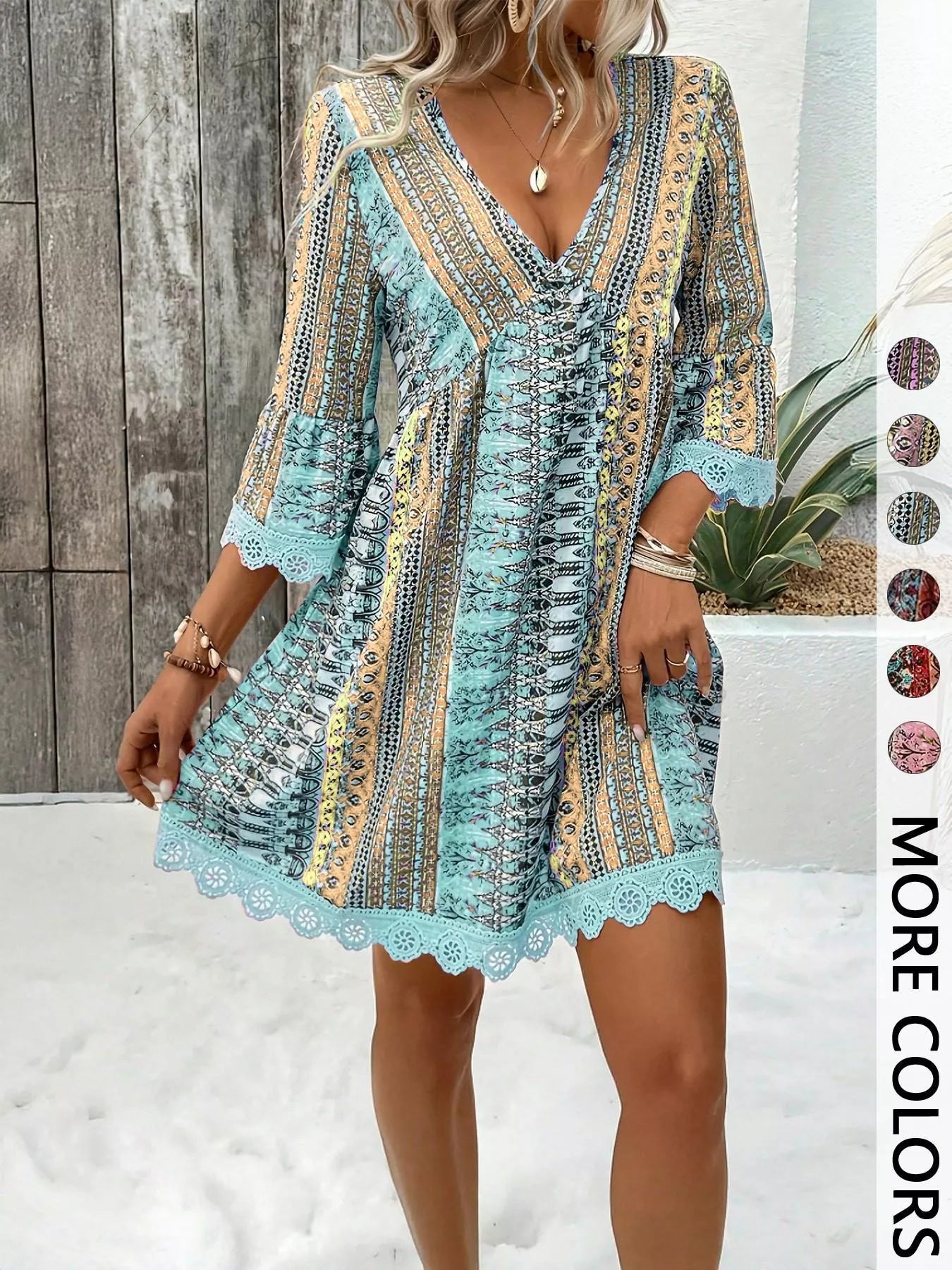 Vestido estampado con cuello en V y corte A